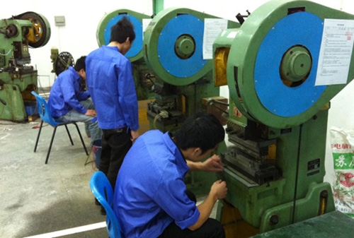 精密龍生產(chǎn)車間